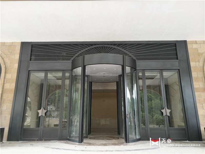 延安紅星園酒店純銅兩翼旋轉(zhuǎn)門