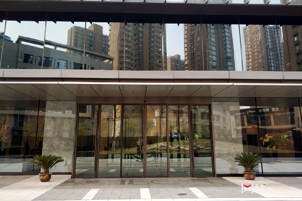 西安經(jīng)開萬科中心純銅自動門斗工程